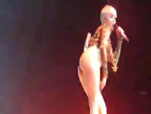 Miley Cyrus calentando al personal con su culo