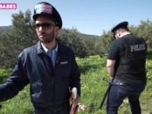 SUGARBABESTV: policías falsos parodia griega