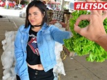 LETSDOEIT - La belleza colombiana Chubby Petite es recogida para ser follada