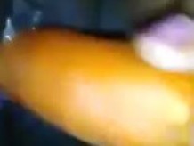 Masturbándose con una zanahoria