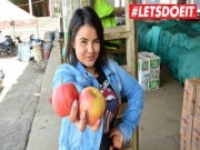 LETSDOEIT - La pequeña belleza colombiana gordita es recogida para ser follada