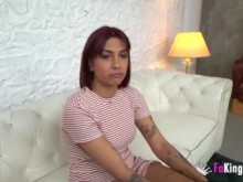 Valeria vive su primera porno con un VIEJO. Alerta de spoiler: ¡¡¡Le encanta!!!