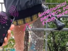 Vibrador remoto público en el parque: controlo el coño con exuberante