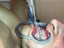 Cuming en mis propios aparatos ortopédicos