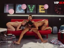VIP SEX VAULT - A la hermosa morena Susy Gala le encanta el sexo en tres