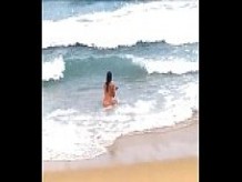 espiando en playa nudista