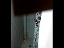 mi cuñada Maribel espiada en la ducha.MP4