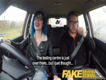 Fake Driving School Instructor cums sobre los estudiantes coño después de anal
