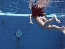Diana Rius nena española caliente bajo el agua