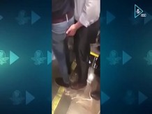 Acoso sexual en Metro no para&semi; hombre toca a otro
