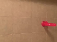 ¡Traté de follar mi fregadero, me mudé a la ducha en su lugar! (Diversión con consolador de succión)