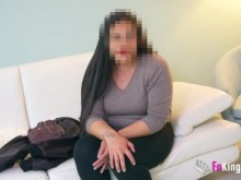 Nena amateur nos pregunta si puede llevar a su madrastra a su propio casting porno