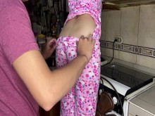 El Culito de mi Hijastra de 18 Años en Pijama Rosa