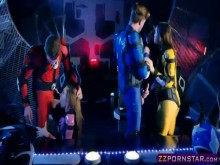 Cosplay de Power Rangers y follada grupal con estrellas porno