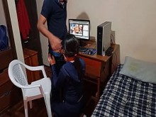 sirvienta me descubre Me masturbo en mi cuarto cuando de repente entra mi sirvienta y me ve viendo porno, no se aguanta y me pide mi polla a gritos