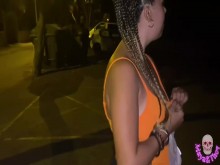 CHICA CALIENTE con trenzas en DILDOS STREET COGIDA DURA con un CREAMPIE