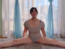 [Clase de yoga auténtica hentai] ¡Hagamos yoga mientras miramos el coño de la profesora! A veces muestro destellos de yoga ♡, pero al final termino queriendo una polla. Perdón por ser un profesor tan pervertido. El contenido es yoga bastante auténtico. Ja