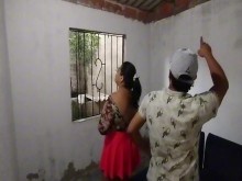 Big Ass Stepmom seduce al novio de su hija mientras no está en casa. Parte 1