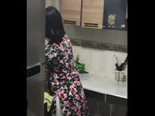 Mientras lavaba los platos, mi taladro pervertido