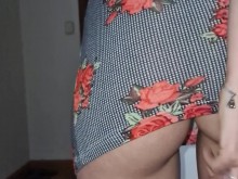 MI PADRASTRO SE ENOJA CON MI MAMA, INTENTO CONSOLARLO CON MI COÑO APRETADO VIRGEN Y JUGUETÓN