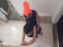 ¡Feliz cumpleaños, madrastra! Cumplí la fantasía de mi madrastra y la follé de pie