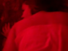 La cuñada de POV chupa mi polla y luego te follo en la posición de perrito mientras mi hermano está fuera