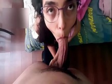 Mi vecino me chupa durante 20 minutos para pagar el alquiler, pero yo