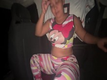 Si quiero que mi padrastro me lleve, debo chupar y sacar el semen de él