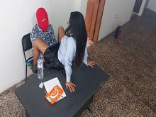 La secretaria de mi padrastro se me da en la oficina y la follé porque soy una puta. Sexo de pie en la oficina