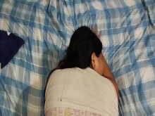 Latina gordita con un gran culo seduce a su viejo padrastro sucio y termina jodidamente bien