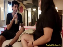 Pelea de almohadas con mi mejor amigo después de descubrirlo