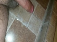 Cura de madera de la mañana con una fuerte liberación de semen.