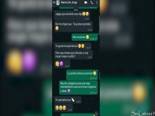 La mama cachonda de mi mejor amigo me invita a follar por WhatsApp