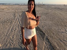 Escupir y recibir por el culo Follada anal en público en Prai