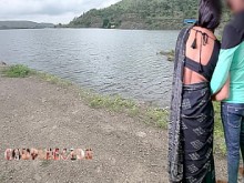 Komal fue coño por primera vez en el estanque