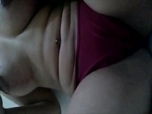 Llego donde mi doctor muy excitado en su baño para masturbarse