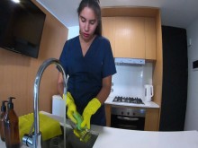 Descubro un SECRETO de la criada y me paga con SEXO