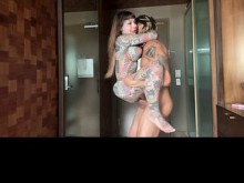 ENORMES TETAS GOTH BADDIE PIDE QUE LA BBC POUND - Tiger Lily - Derek savage