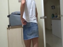 Madrastra me encuentra masturbándome, se excita y tenemos sexo, gran corrida en su conchita peluda