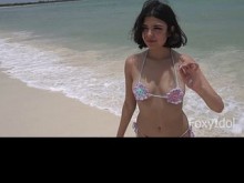 Linda chica mexicana en la playa tiene una aventura y termina follada
