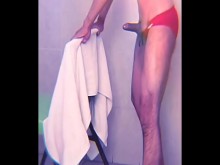 Me masturbo en vestidores de la alberca después nadar