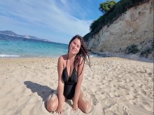 En una playa pública con una madrastra cachonda y con curvas.