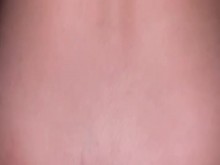 Adolescente monta un toro español como un profesional