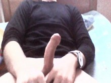 solo masturbándome la polla en una nueva habitación española