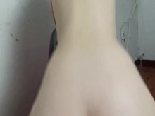 Me follo a mi hermanastra de cerca para que su coño rosado luzca delicioso