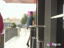 Guapa, cachonda y con muchas ganas de follar. Así empiezan las escenas en FAKings