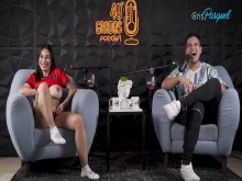 A Jenifer Play se la Chupa su Esposo Delante Mio | Crispasquel