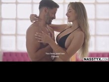NASSTYx Latina rubia, tetas grandes y trasero grande