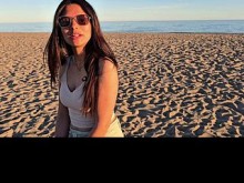 Tengo sexo con una mujer que conocí en la playa.