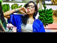 Latina tatuada se aceita y se atraganta con una polla en la garganta profunda más descuidada